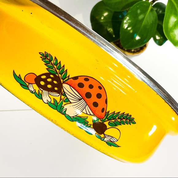 Vintage Other - VINTAGE Magical Mushroom Cast Iron Skillet Pan